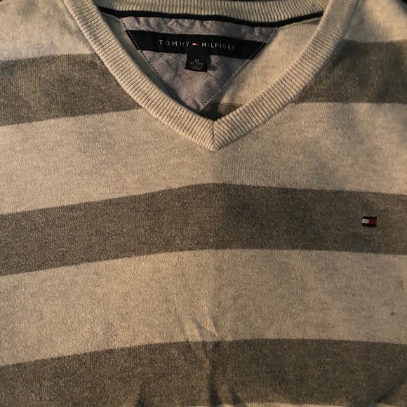 Assorted sweaters - Picture 2 of 7